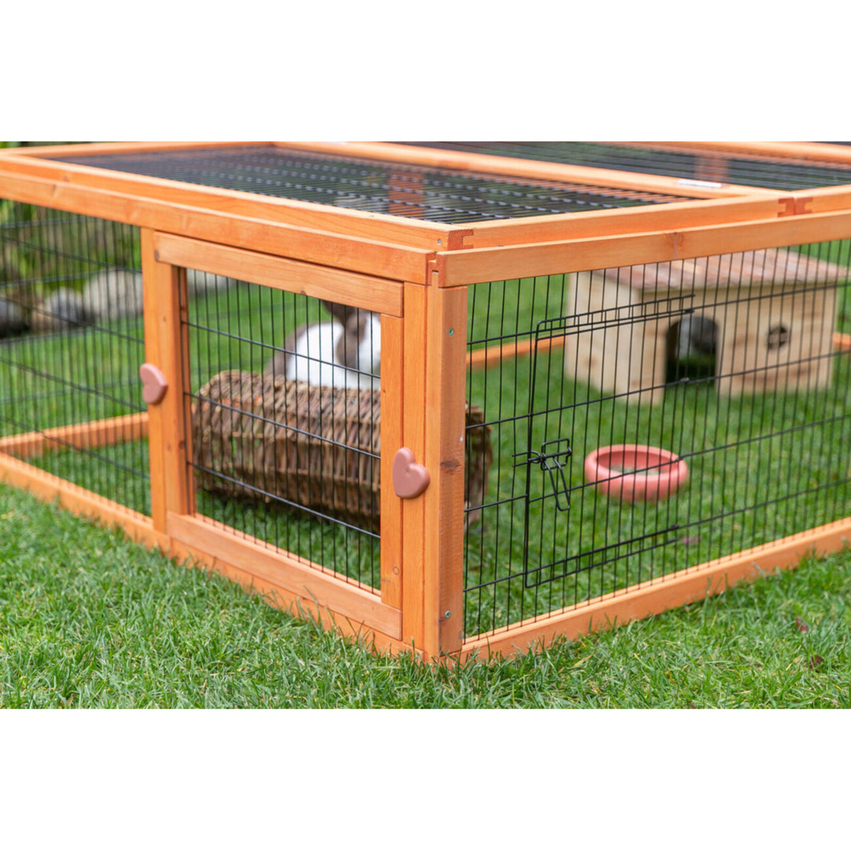 TRIXIE Freilauf mit Abdeckung für Kleintiere – Sicher & artgerecht! – 174 × 48 × 109 cm, braun