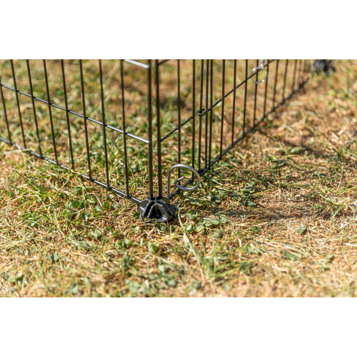 TRIXIE Freilaufgehege mit Abdeckung | Sicherer Auslauf für Kaninchen & Meerschweinchen – 152 × 38 × 72 cm, schwarz